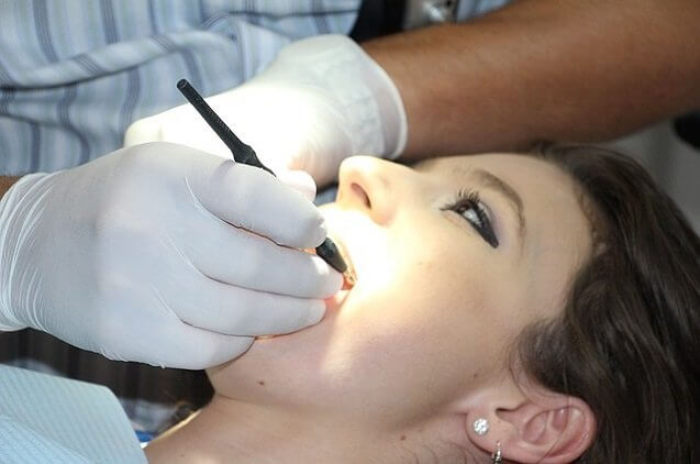 לא רק חזק,‏ גם יפה:‏ איך אינליי ואונליי שומרים על המראה הטבעי של השן?‏